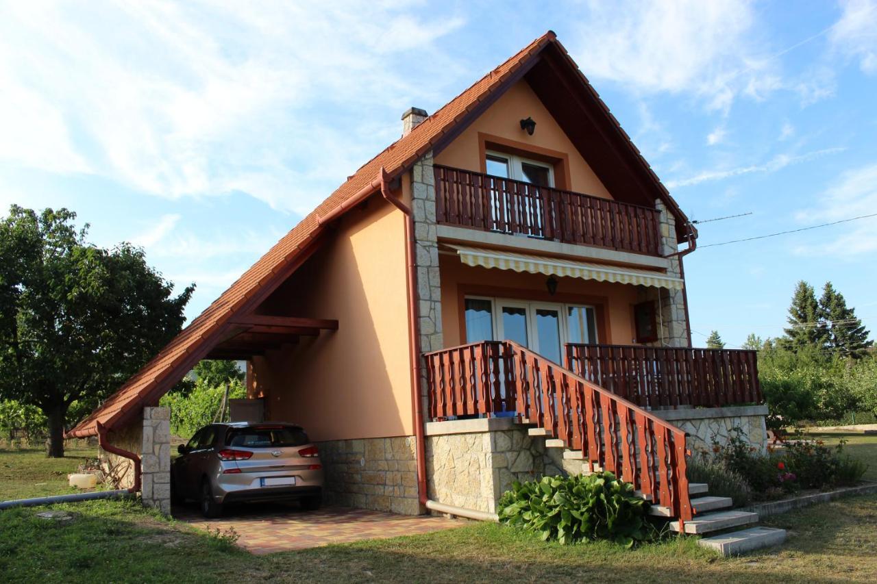 Lizi Apartman Alsóörs Exterior foto