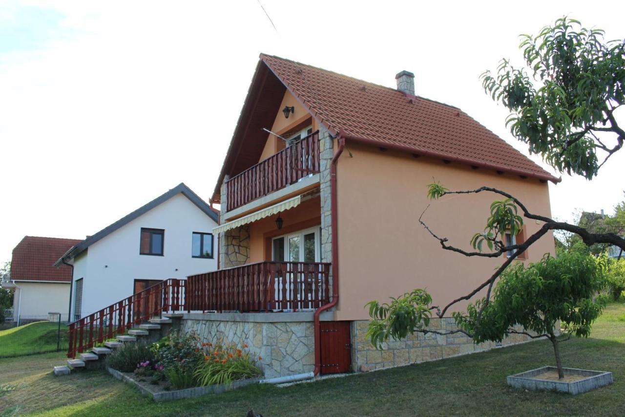 Lizi Apartman Alsóörs Exterior foto